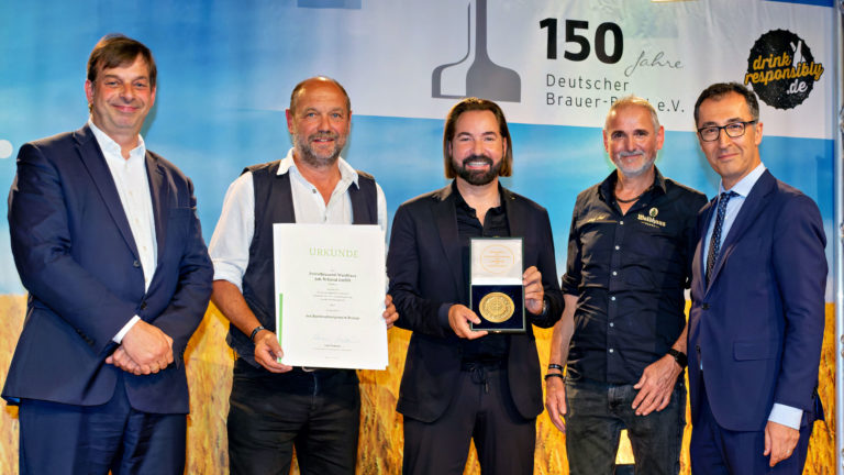 Privatbrauerei Waldhaus erhält Bundesehrenpreis von Cem Özdemir