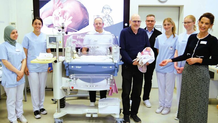 Trainingspuppe stärkt die Pflege